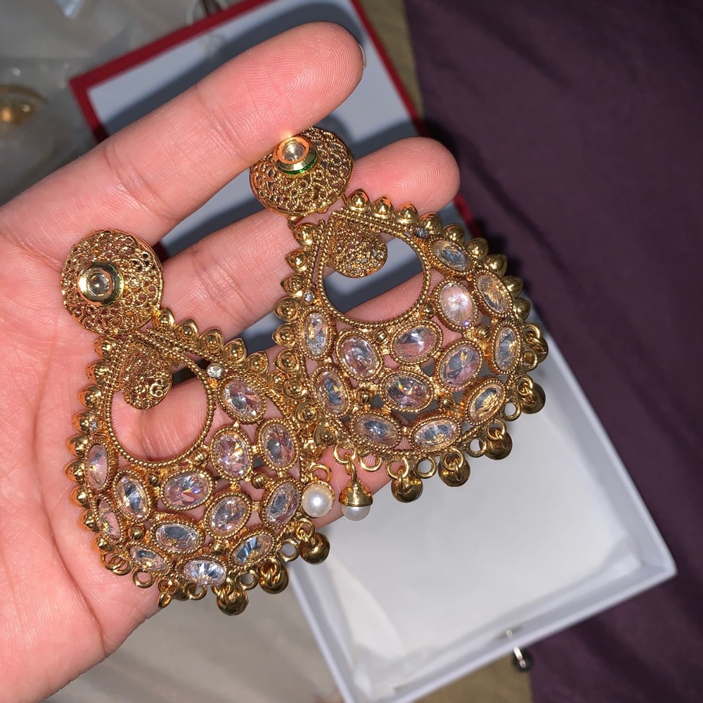 Gold earrings with diamonds & pearls
